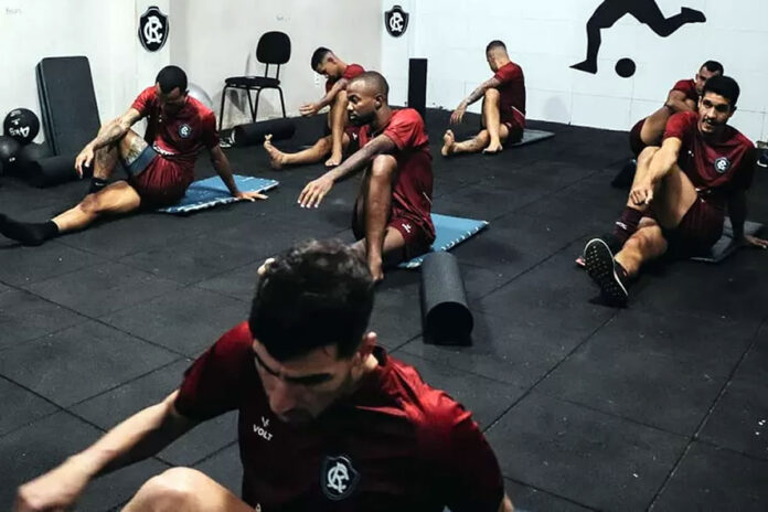 Jogadores remistas realizam atividade física no NASP