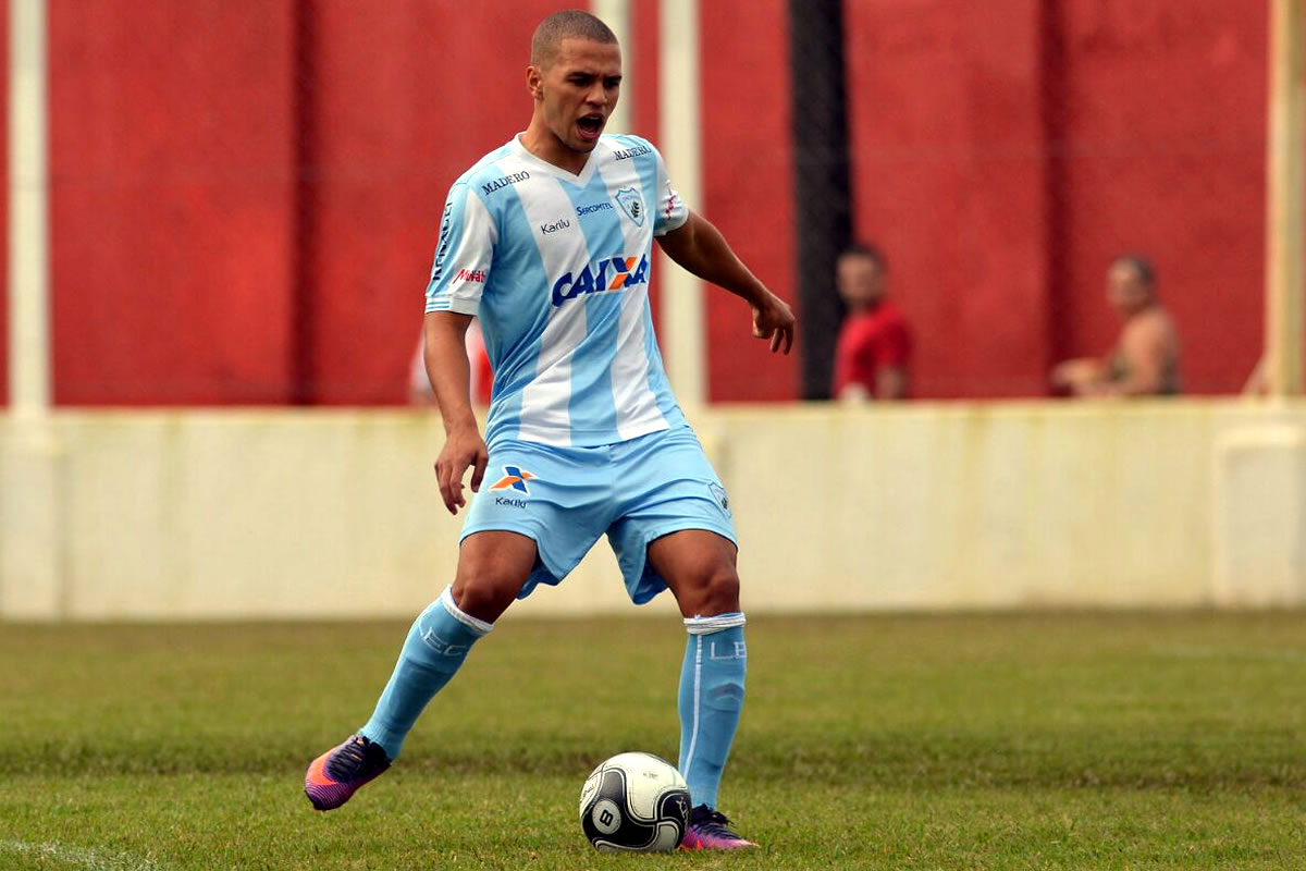 Sem clube desde que deixou o Vitória, Felipe Gedoz assina com o