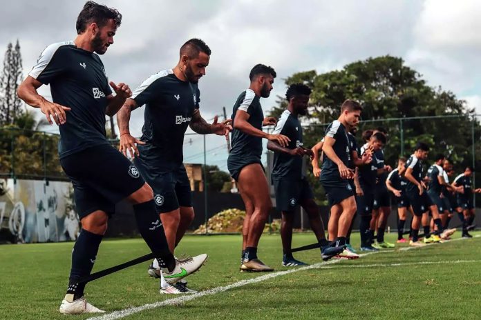 Jogadores remistas realizam atividade física