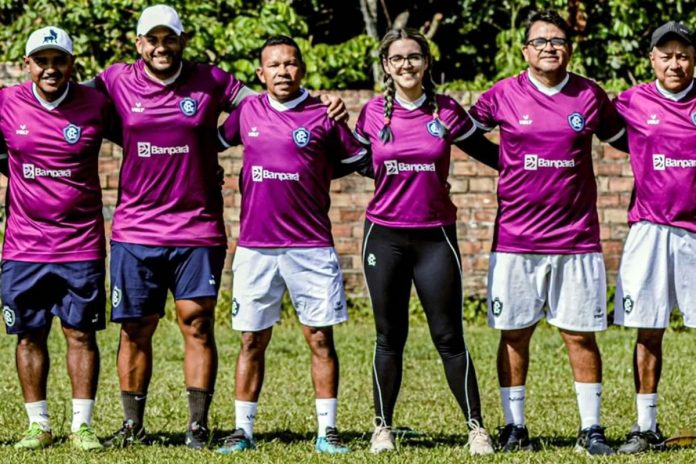 Mercy Nunes e sua comissão técnica do futebol feminino do Leão