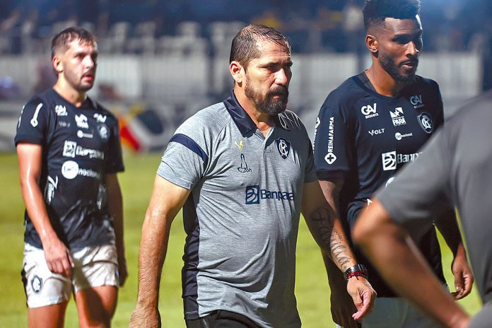 Remo 1×2 Volta Redonda-RJ (Giovanni Pavani, Gustavo Morínigo e Ligger) – Foto: Cristino Martins (O Liberal)