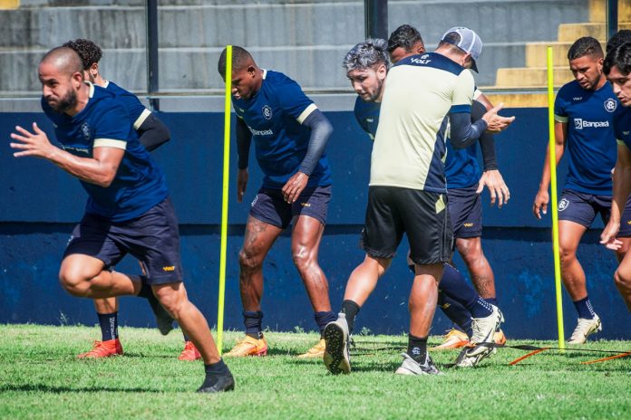 Jogadores remistas realizam atividade física – Foto: Samara Miranda (Clube do Remo)