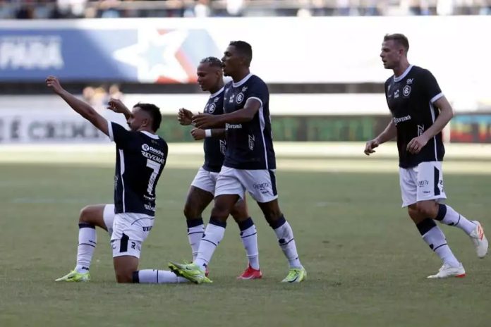 Remo 1×0 Amazonas-AM (Giovanni Pavani, Janderson, Pedro Rocha e Klaus) – Foto: Cristino Martins (O Liberal) Remo 1×0 Amazonas-AM (Giovanni Pavani, Janderson, Pedro Rocha e Klaus) – Foto: Cristino Martins (O Liberal)