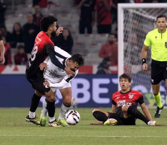Athletico-PR 2×1 Remo (Giovanni Pavani) – Foto: Hedeson Alves