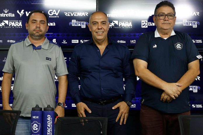 Glauber Gonçalves, Marcos Braz e Antônio Carlos Teixeira (Tonhão) – Foto: Samara Miranda (Clube do Remo) Glauber Gonçalves, Marcos Braz e Antônio Carlos Teixeira (Tonhão) – Foto: Samara Miranda (Clube do Remo)