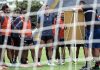 António Oliveira orienta os jogadores durante o treino – Foto: Samara Miranda (Clube do Remo)