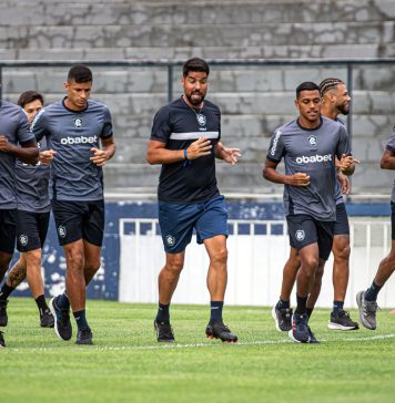 António Oliveira (ao centro) – Foto: Samara Miranda (Clube do Remo)