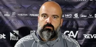 Técnico interino Flávio Garcia lamenta derrota com gol no final: “A gente não pode se acostumar com isso” Flávio Garcia – Foto: Reprodução (RemoTV)