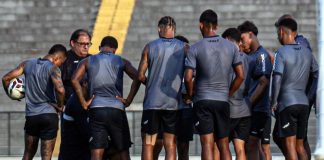 Guto Ferreira orienta os jogadores durante o treino – Foto: Samara Miranda (Clube do Remo)