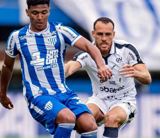 Guto questiona pênalti, explica ausência de laterais e minimiza expulsões em derrota do Remo Avaí-SC 3×1 Remo (Pedro Castro) – Foto: Leo Piva