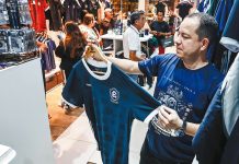 Acesso faz torcida correr atrás de camisas e estoques já precisam de reposição Loja do Remo – Foto: Cristino Martins (O Liberal)