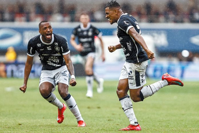 Remo 3×1 Goiás-GO (Pedro Costa e Pedro Rocha) – Foto: Thiago Gomes (O Liberal)