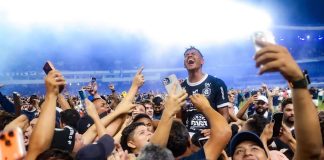 Torcida invade gramado do Mangueirão após acesso do Remo Remo 3×1 Goiás-GO (Pedro Rocha) – Foto: Fernando Torres