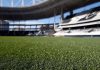 Gramado artificial diminui o gasto dos clubes, mas tem causado preocupações com lesões – Foto: AFP