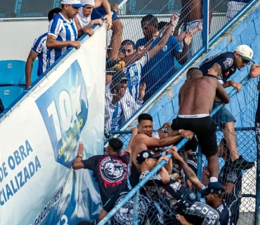 FPF e Remo solicitam imagens para identificar envolvidos em briga na Ressacada Avaí-SC venceu o Remo em partida marcada por violência e confusão generalizada – Foto: Polidoro Júnior