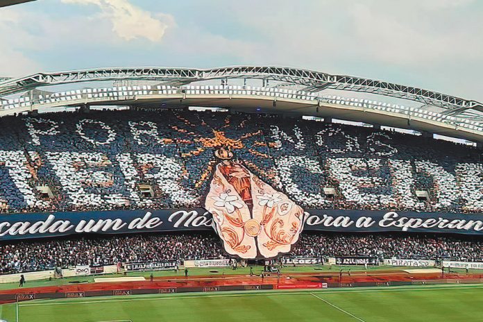 Fenômeno Azul no Mangueirão – Foto: Fábio Will (O Liberal) Fenômeno Azul no Mangueirão – Foto: Fábio Will (O Liberal)