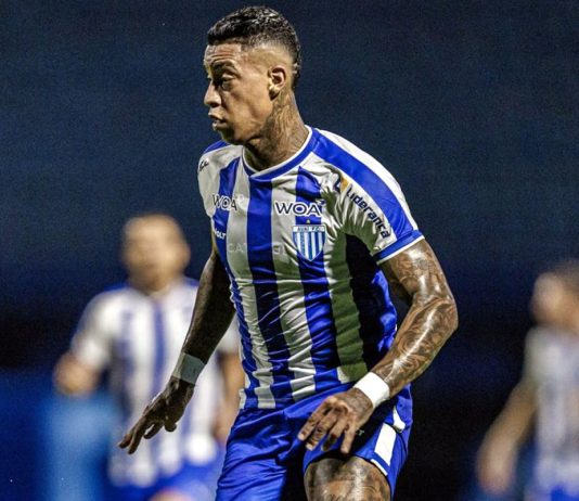 Tonhão freia anúncio e atualiza situação de Alef Manga Alef Manga – Foto: Divulgação (Avaí-SC)