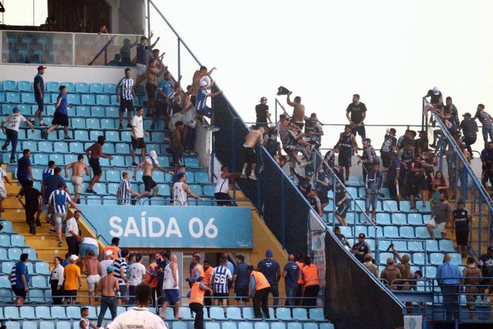 Avaí-SC 3×1 Remo – Foto: Elói Mendes Neto Avaí-SC 3×1 Remo – Foto: Elói Mendes Neto